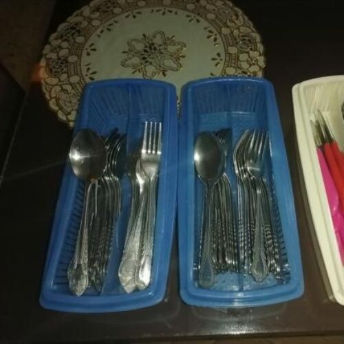 تعدادی قاشق و چنگال و چاقو.. و سرویس آشپزخانه پلمپ