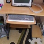 فروش کامپیوتر و میزش