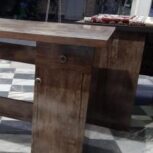 میز رنگ قهوه ای