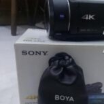 دوربین سونی به همراه یک عدد سه پایه و میکروفن