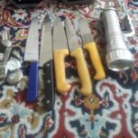 چند چاقو تمیز،باند،ساعت اوراقی، چراغ قوه،نو