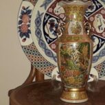 گلدان قدیمی چینی 30سانت نقاشی برجسته 4طرف گلدان بسیار زیبا