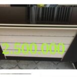 فروش یک میز مدیریتی و 3 تا صندلی فلزی در حد نو هستن